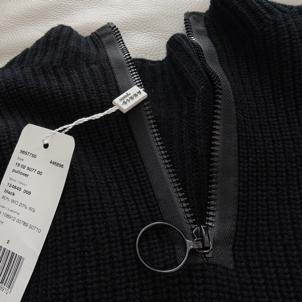 Akris Black Ribbed Crew Neck Sweater With Zipper. Wool Cashmere